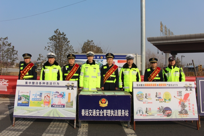 2026-2-2 石家庄东收费站联合高速交警部门开展“平安春运”文明交通倡议活动 2026-2-2 石家庄东收费站联合高速交警部门开展“平安春运”文明交通倡议活动